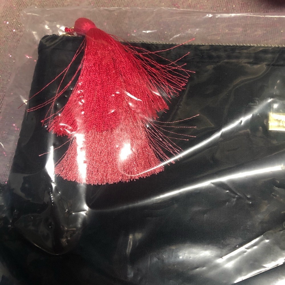 ๐ฟ TARTE Tassels Black Makeup / Cosmetics Bag ๐ฟ - Picture 3 of 4